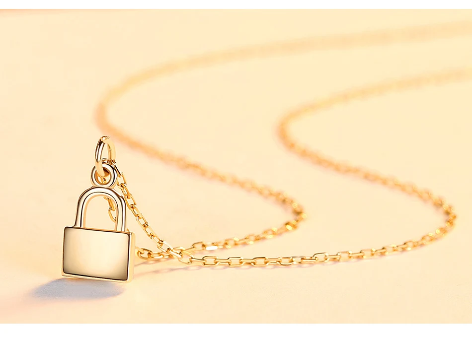 Collier Pendentif Clé en Argent S925 Femme Chaîne Simple Clavicule Un bijou élégant et minimaliste, parfait pour sublimer votre décolleté au quotidien