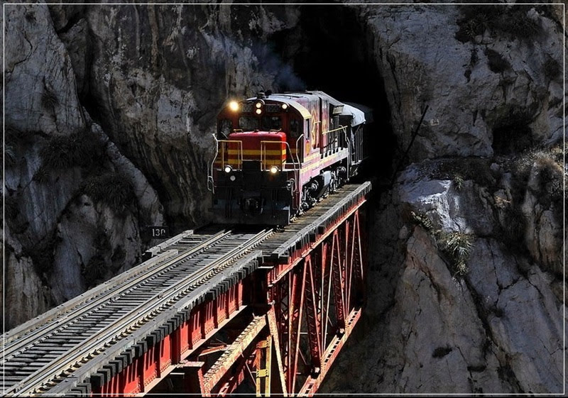 A ponte ferroviária El Infiernillo no Peru