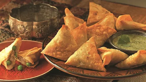 Aloo Samosa With Aloo Sabji [2 Pieces]