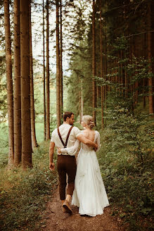 Fotógrafo de casamento Gréta Zubová (laskyplne). Foto de 5 de janeiro 2023