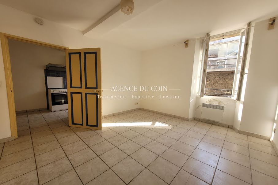 Location  appartement 1 pièce 24 m² à Le Muy (83490), 350 €