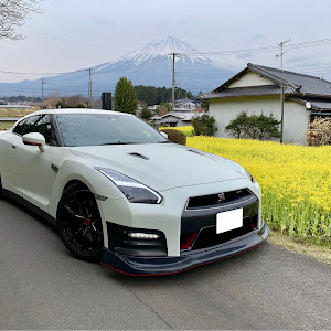 NISSAN GT-R