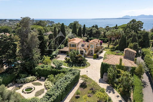 Villa avec piscine et jardin 2