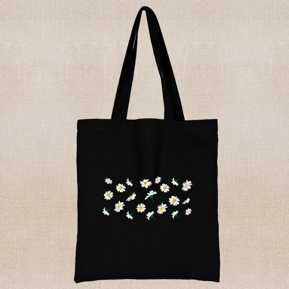 Canvas boodschappentas met madeliefjesprint, handzaam en eco-vriendelijk. De perfecte tas voor stijlvol en duurzaam winkelen.