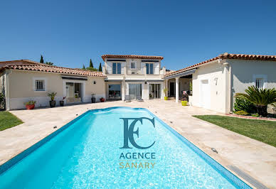 Maison avec piscine et terrasse 1