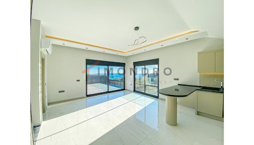House with pool and terrace 4