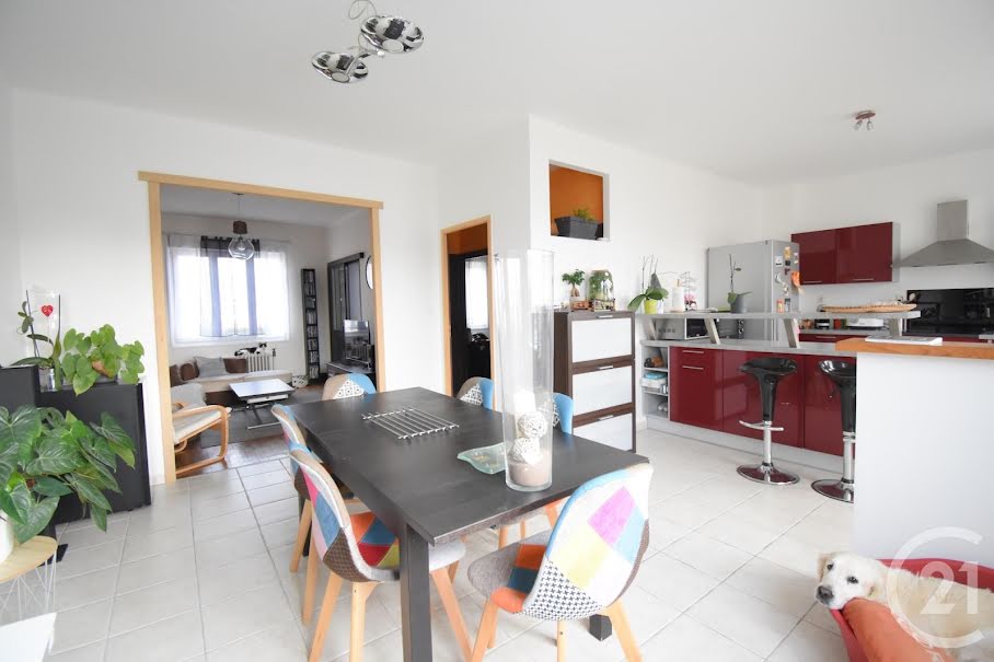 Vente maison 6 pièces 92 m² à Lapalisse (03120), 150 000 €