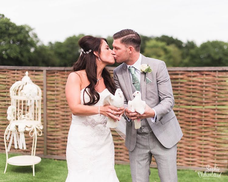 Fotografo di matrimoni Sophie Oldhamstead (sophieweddphoto). Foto del 2 luglio 2019