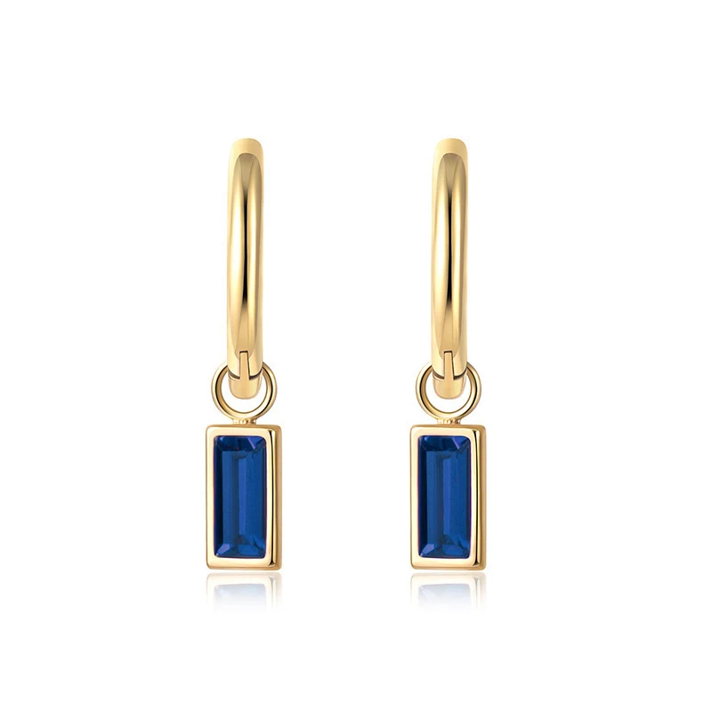 Zirconia oorbellen voor dames, eenvoudige mode. Voeg een subtiele glans toe aan je look met deze elegante en makkelijk te combineren oorbellen.