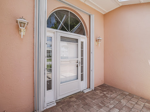 House with pool and garden 5