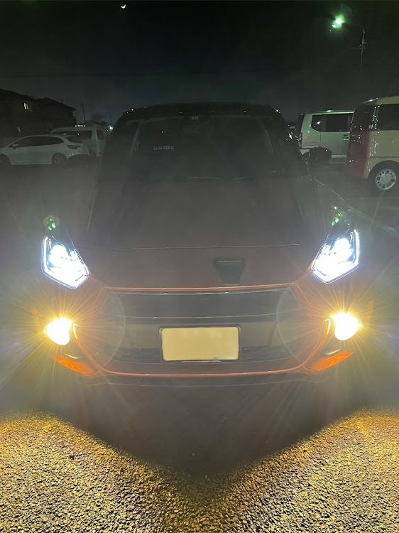 スイフトスポーツのfcl・HID H11 55W 3000K・純正のフォグランプレンズじゃHIDの熱で溶けないかな？に関するカスタム事例の投稿画像10枚目