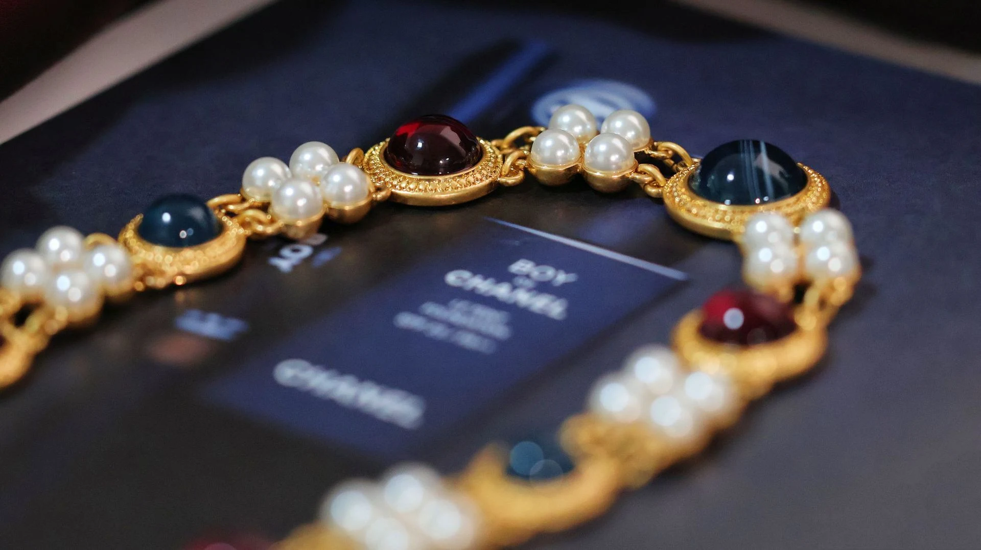 Title 6, Haze Glass Vintage Ketting & Oorbellen Set