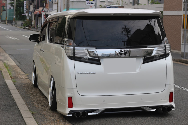 ヴェルファイアの30ヴェルファイア・車高調・車高短・生脚に関するカスタム事例の投稿画像1枚目