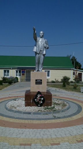 Памятник Ленину Владимиру Ильичу