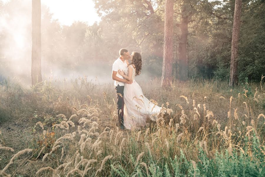 Fotografo di matrimoni Elena Tkachenko (wedphotoline). Foto del 8 agosto 2019