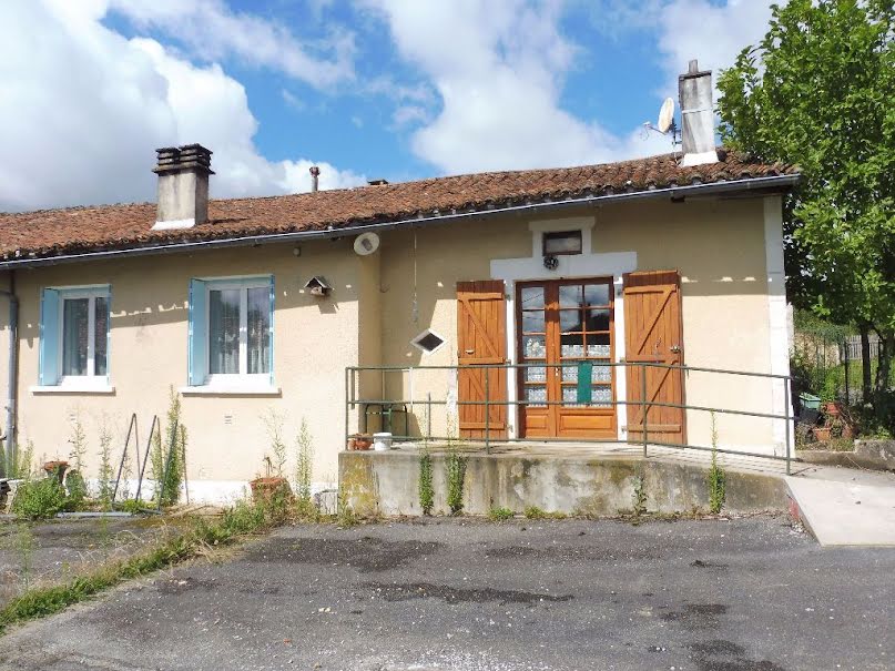 Vente maison 4 pièces 80 m² à Roussines (16310), 45 000 €