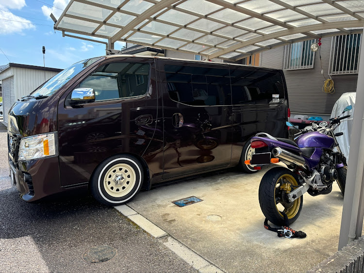 NV350キャラバンのHONEST・HONESTRING・蓄光RING・ブラックライト・お盆休みに関するカスタム事例の投稿画像1枚目