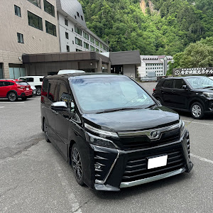 ヴォクシー ZRR85W