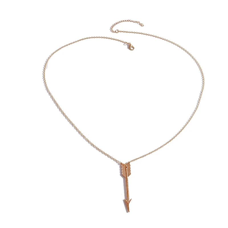 Ornement de mode long populaire avec flèche créative. Un accessoire tendance pour exprimer votre style et ajouter une touche d'originalité à vos tenues.