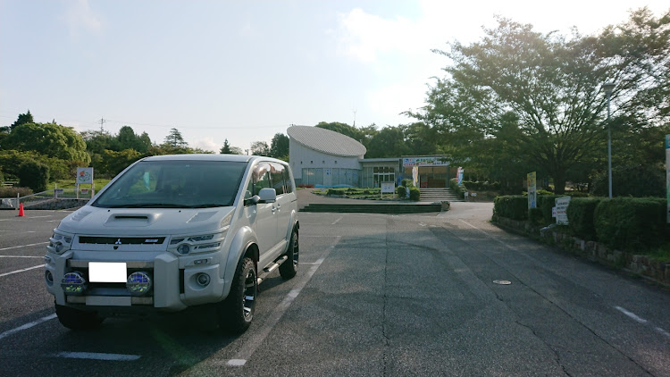 デリカD:5の瀬戸内市・舗装されてた・海・うそやーん・デリカがある生活に関するカスタム事例の投稿画像1枚目