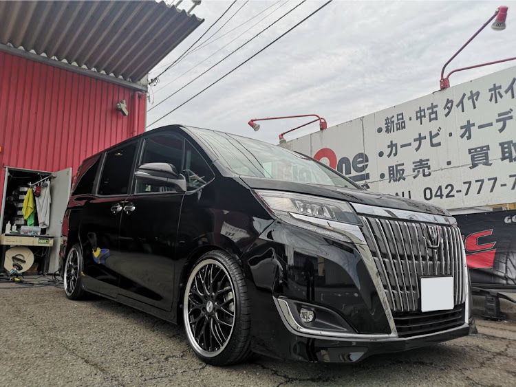 ちーちゃんさんが投稿した車高調整・ホイール交換・エスクァイア後期に関するカスタム事例の投稿画像1枚目