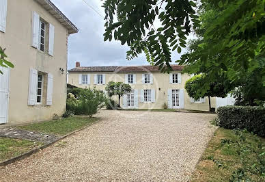 Maison avec piscine et terrasse 10