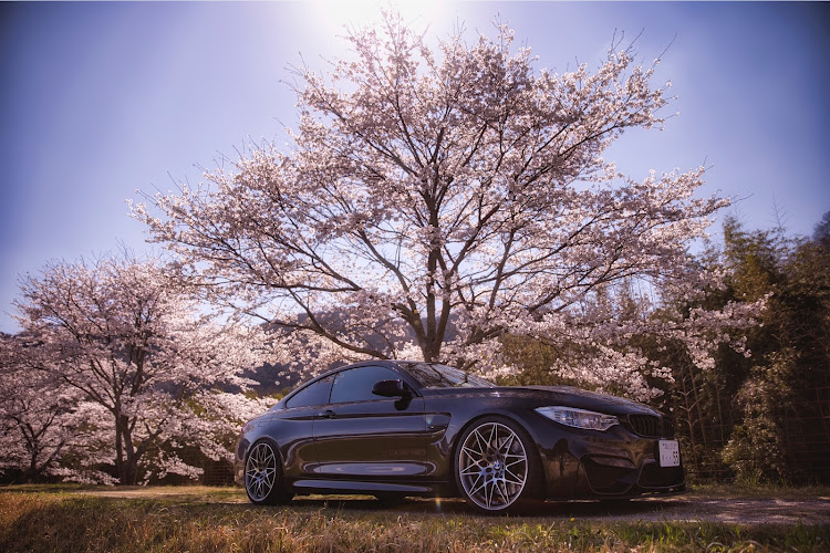 M4 クーペの一瞬を捉える・シャッターを切る瞬間に勝ったと思ってるに関するカスタム事例の投稿画像1枚目
