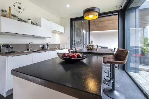 Maison avec piscine et terrasse 3