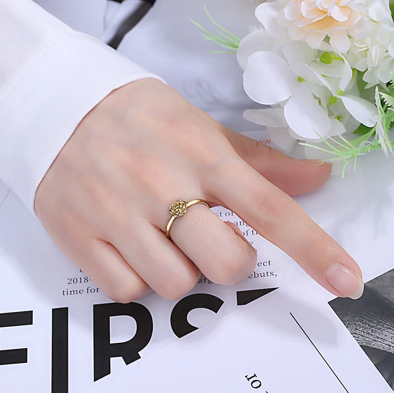 Elegante en prachtige rozenring, een schitterend sieraad voor vrouwen. Ideaal als cadeau voor speciale gelegenheden.