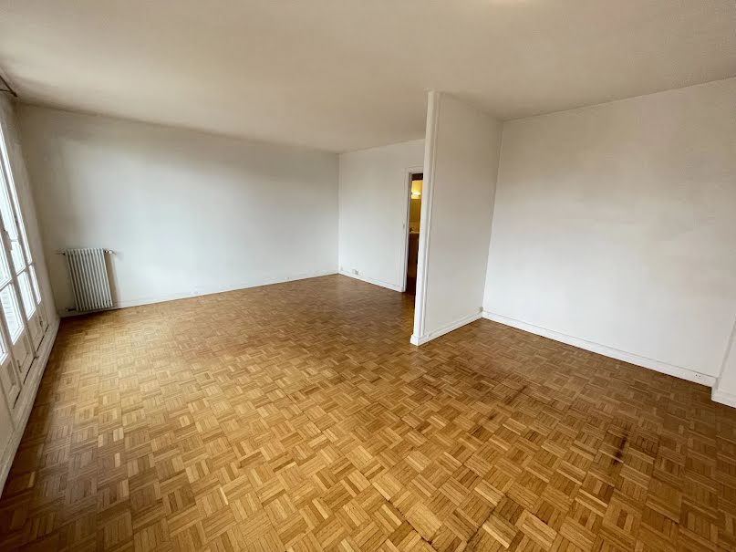 Location  appartement 4 pièces 73 m² à Le Vésinet (78110), 1 444 €