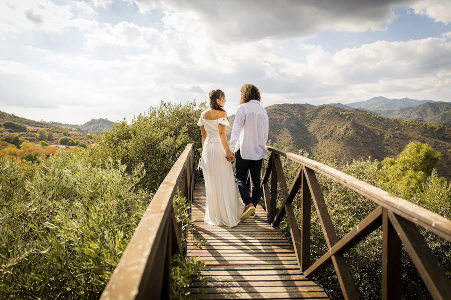 Wedding photographer Oxana Oliferovskaya (oliferovskaya). Photo of 6 December 2022