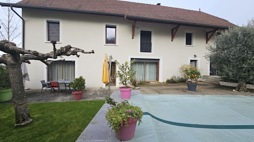 Maison avec piscine et jardin 3