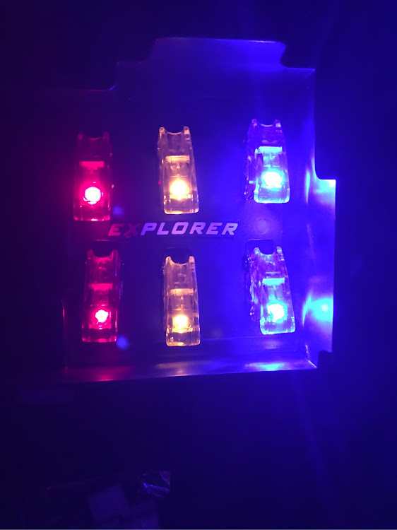 エクスプローラーのDIY・自作LEDリフレクター・ミサイルスイッチに関するカスタム事例の投稿画像1枚目
