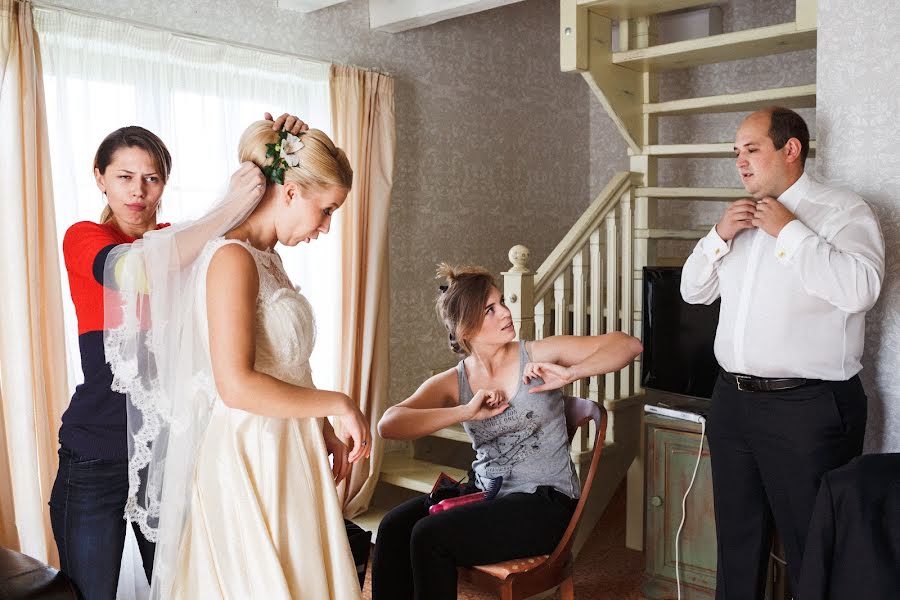 Fotógrafo de casamento Viktoriya Artyshevskaya (fuksija). Foto de 4 de março 2015