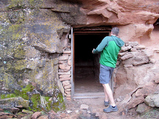 Rock room near Dewey Bridge