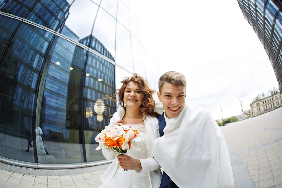 Fotografo di matrimoni Elena Prokofeva (elenaproru). Foto del 28 ottobre 2019