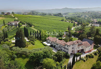 Villa with pool and garden 5