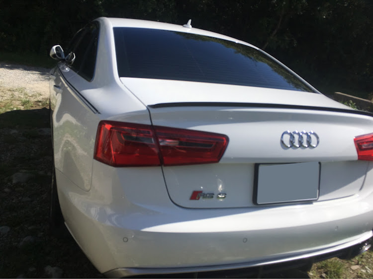 A6 セダンのAudi・Audi A6・Audi A6セダン・RS仕様・洗車に関するカスタム事例の投稿画像3枚目