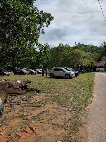 Bukit Senaling starting trail parking