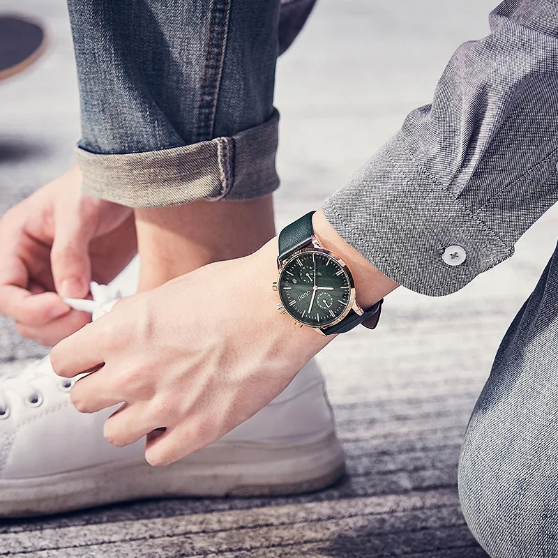 Waterdicht leren heren quartz horloge met kalender, gepersonaliseerd en multifunctioneel. Een stijlvolle en praktische keuze voor de man.