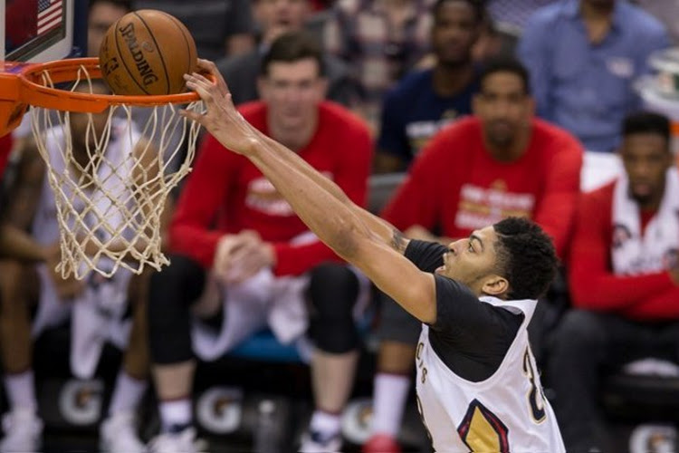 Les Warriors marchent sur les Lakers, Anthony Davis plante 45 points aux Wolves