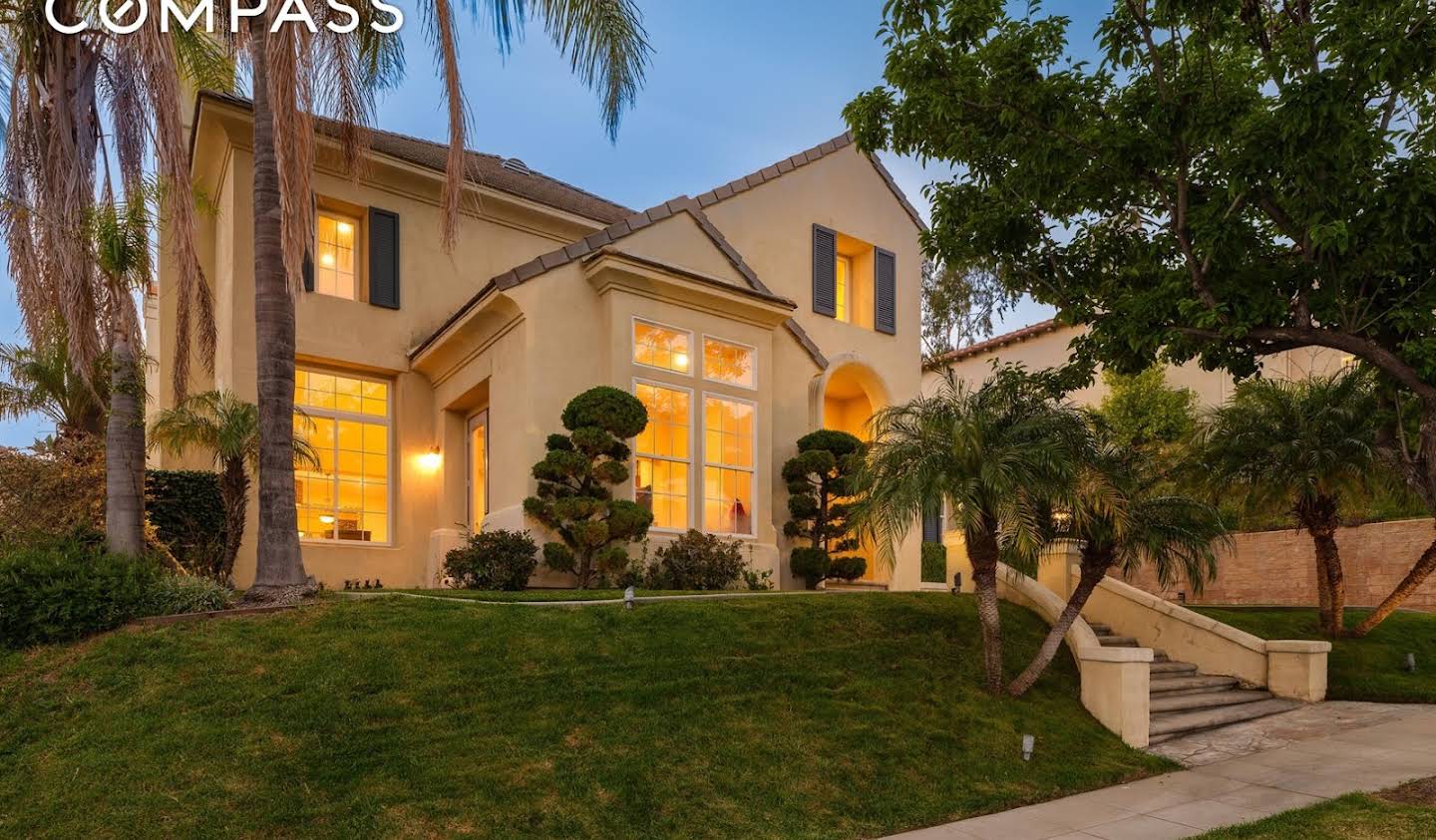 House with pool Altadena