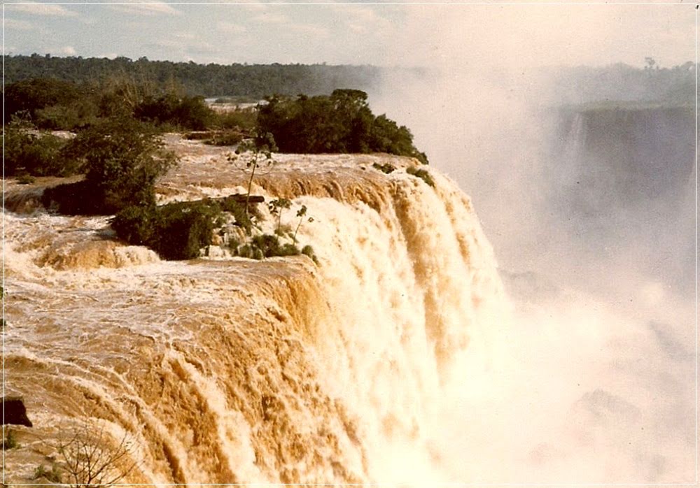 As cataratas inundadas do Guairá