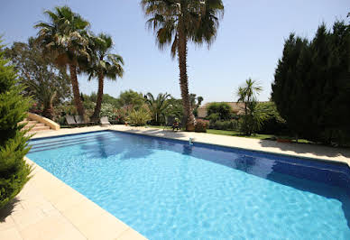 Maison avec piscine et terrasse 18