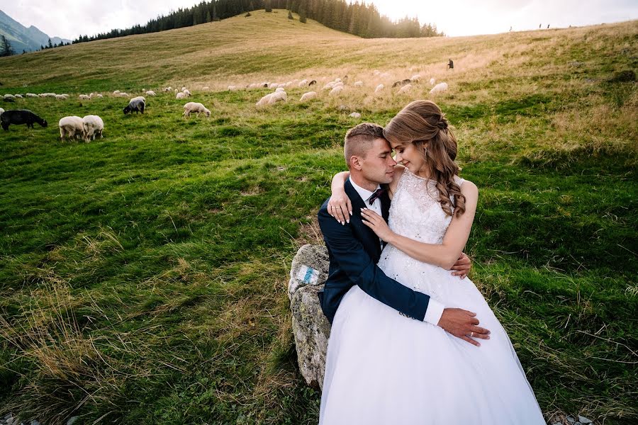 Fotógrafo de casamento Szymon Zabawa (whiteandlight). Foto de 3 de setembro 2020