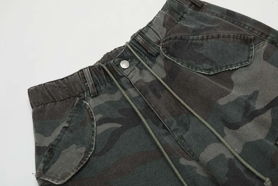 American Retro Mechanical Pleated Multi-pocket Camouflage Denim Work Clothes for Men & Women. Durable, stylish and perfe