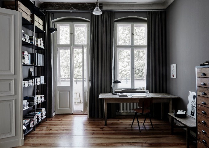 The study doors lead on to a balcony to take in views of the leafy street. The study walls lend to its cosiness and have been painted in Farrow & Ball’s Mole’s Breath.