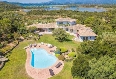 Villa avec piscine en bord de mer 10