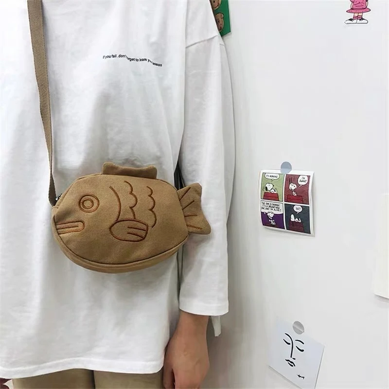 Petit Poisson Mignon à la Grande Personnalité et Étudiant Polyvalent — Idéal pour Apprendre et Jouer!