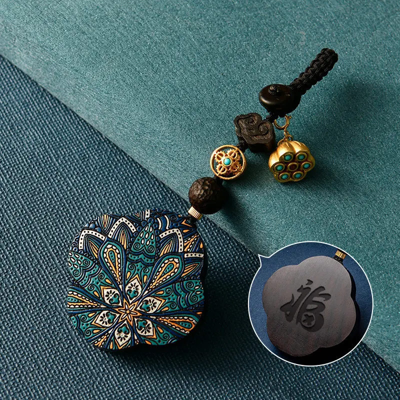 Pendentif clé de voiture femme avec chaîne en corde haut de gamme. Élégance et sécurité pour vos clés. Un accessoire de luxe et pratique.